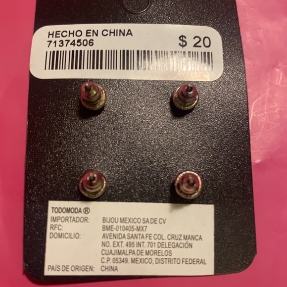 3/$20.  Two pairs Todomoda Earrings - Picture 3 of 4